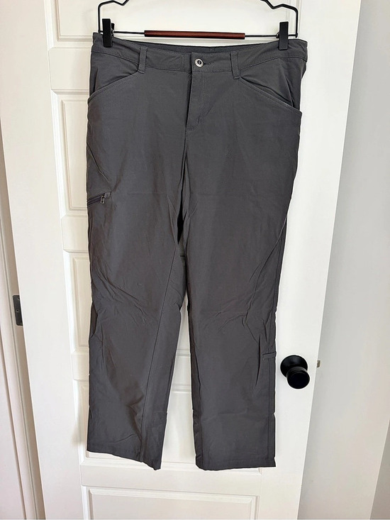 Patagonia Pants - Patagonia Women’s Gray Cargo Hiking
Pants Size 12